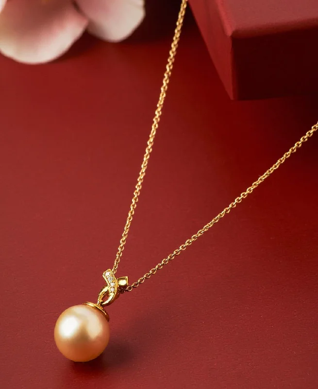 Hoop earrings with textured finishes for a vintage and classic style-Knotted Grace 18Kt Gold Pendant