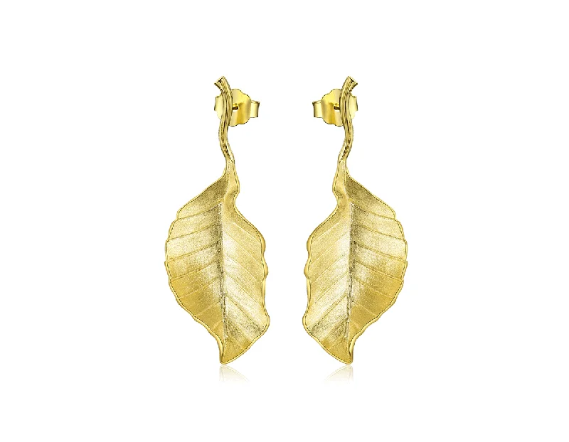 Best hoop earrings with satin ribbons for a soft, feminine appearance-Elegant Autumn Leaf Stud Earring