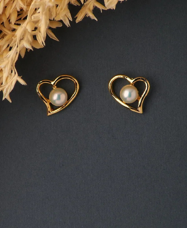 Hoop earrings with spiral designs for a dynamic and fluid look-Heart Pearl Stud Earring