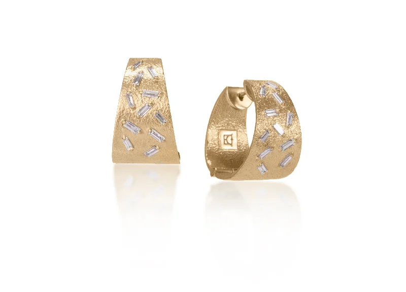 Hoop earrings with gold accents for a warm, elegant statement piece-Ice E1