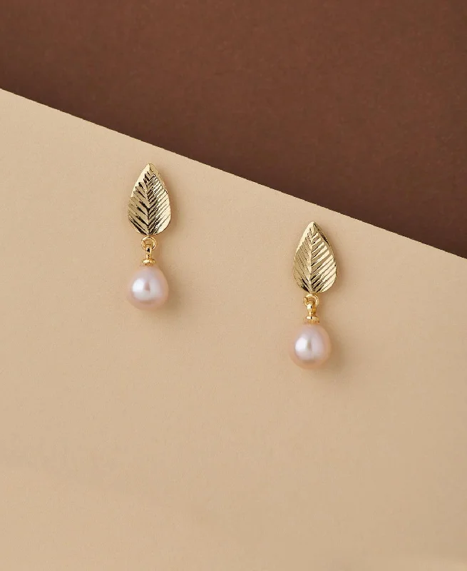 Best hoop earrings with angel wing accents for a spiritual and meaningful design-Leaf Real Pearl Hang Earring