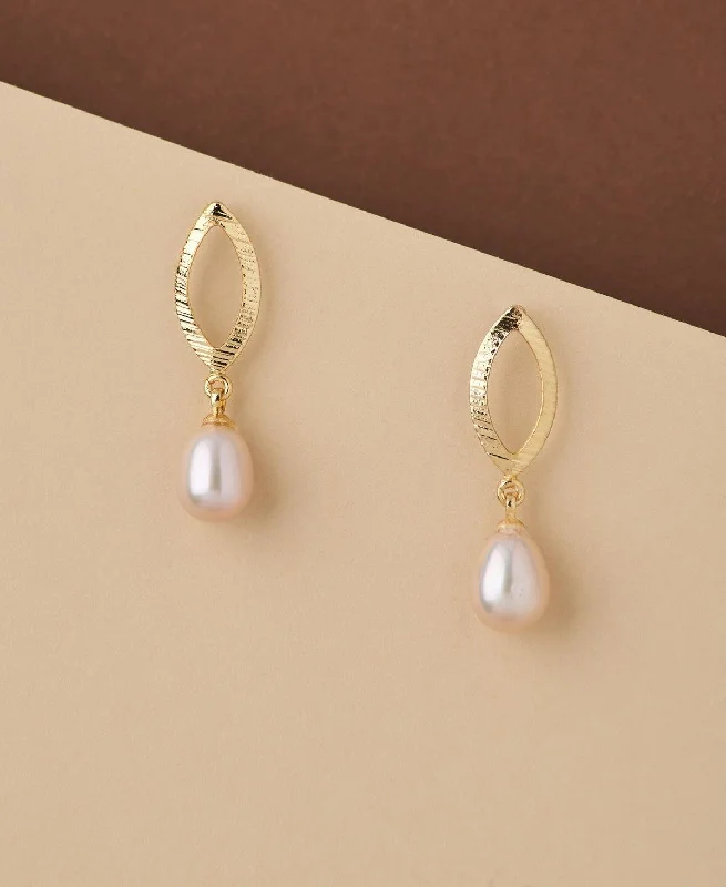 Best hoop earrings with detachable studs for a versatile and adjustable accessory-Leaf Real Pearl Hang Earring