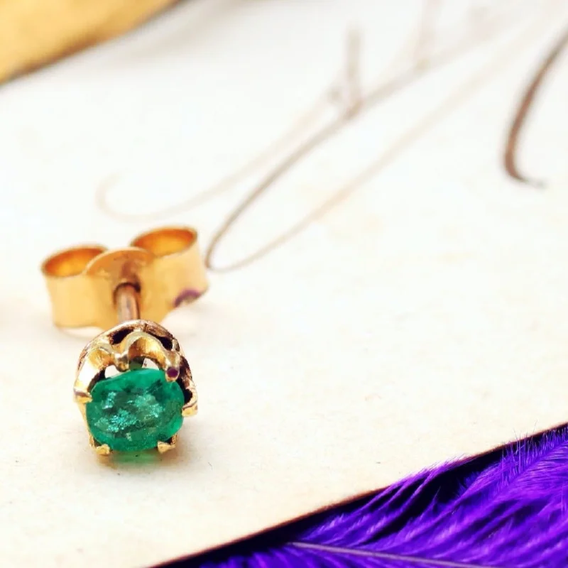 Best hoop earrings with vintage rhinestone embellishments for a retro-glam effect-Single Vintage Emerald Stud Earring