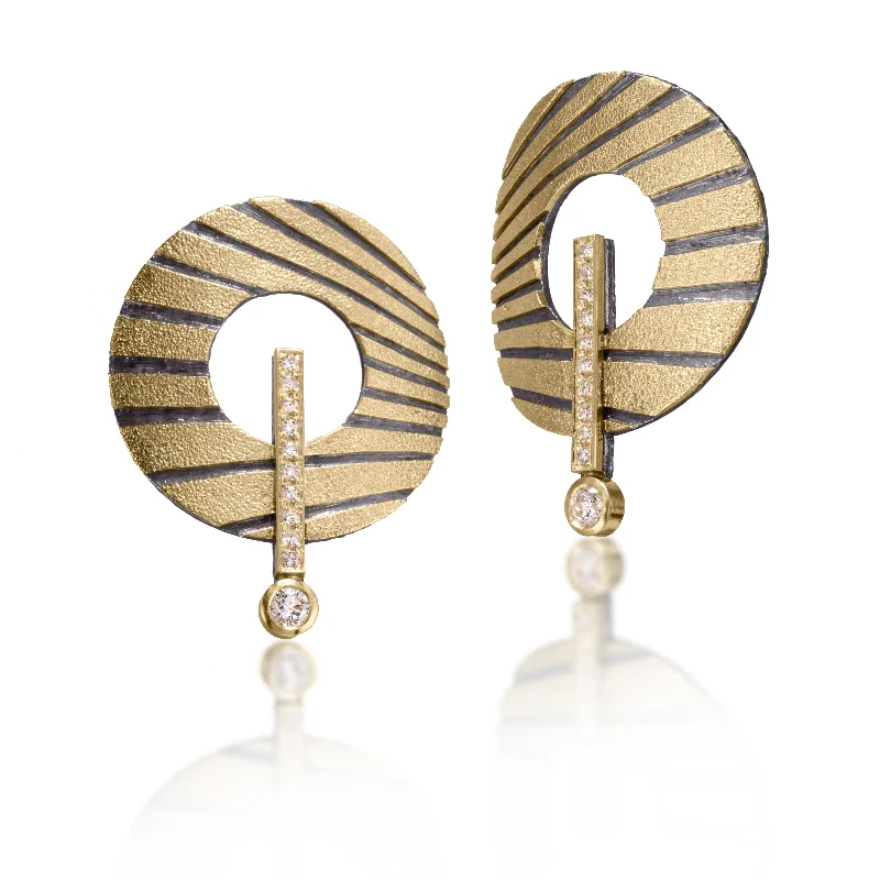 Hoop earrings with faceted crystals for added sparkle and shine-Stripe E15