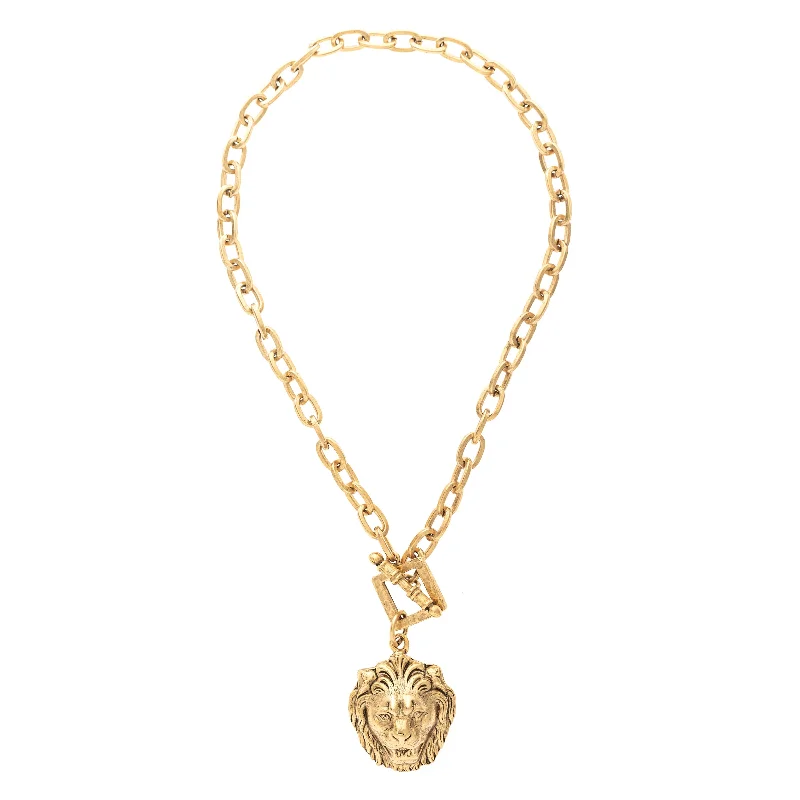 Beautiful necklaces and pendants with layered chains for a fashionable, chic look-Alaia