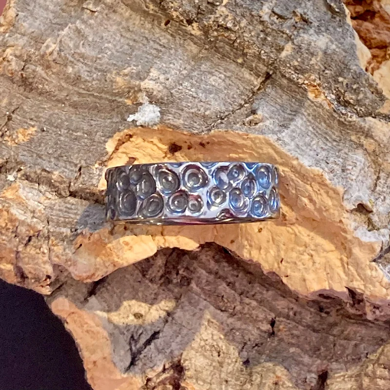 Rings with knot motifs for symbolic love -Canyon Darkened Damascus Steel Mokume Ring