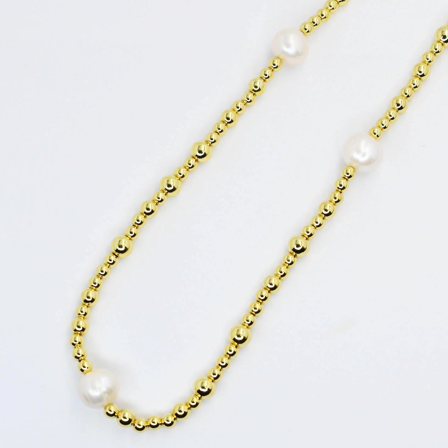 Beautiful necklaces and pendants with geometric shapes for a modern, artistic design-Gold Beaded 3 Pearls Necklace