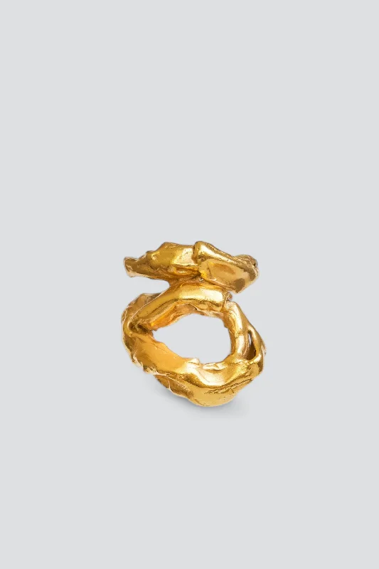 Rings with vine-wrapped bands for nature -Gold Pedrera Ring