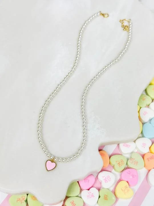 Stunning necklaces and pendants with turquoise and gold for a vibrant, earthy look-Pearl Bead Heart Charm Necklace - Pink