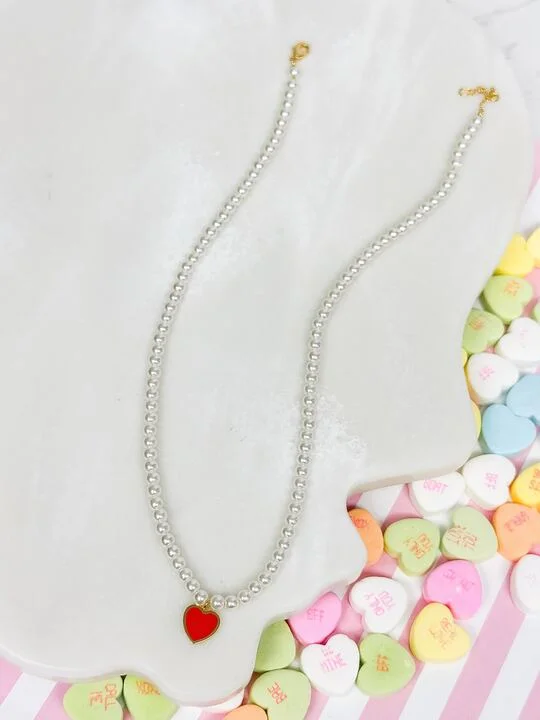 Best necklaces and pendants with seashell designs for a tropical, beachy vibe-Pearl Bead Heart Charm Necklace - Red